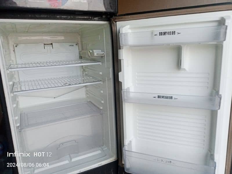 Urgent: Dawlance Refrigerator | Medium Size Fridge | Used 4