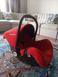 Bambies Carry cot / Car Seat in Excellent condition