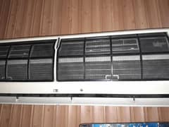 SPLIT AC AVAILABLE IN GOOD CONDITION (TL WORLD)