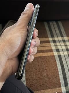 Apple Iphone 11 pro max 64GB Non PTA Read Ad