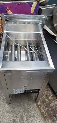 Rinnai Fryer & Conviyor Oven.  03196778583