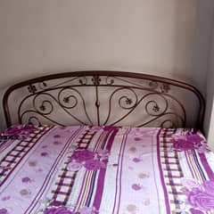 Heavy Iron bed v. good condition Golden color