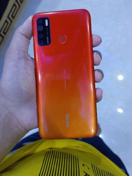 Tecno Spark 5 pro 128/4GB Ram 17