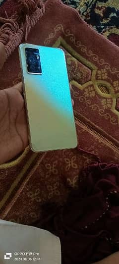 vivo v23e mobile  golden colour with box condition 10 by 10