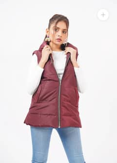 Gillet with hoodie (branded) in maroon