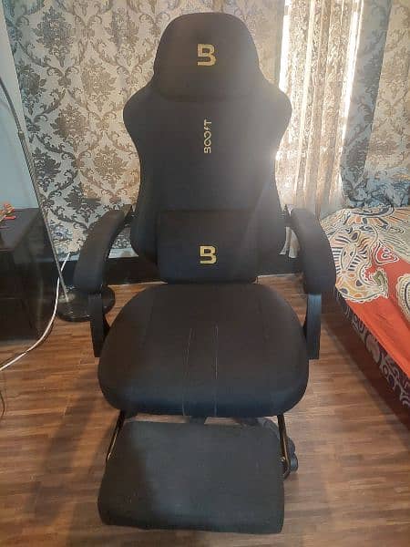 Boost Surge Pro Ergonomic Chair with Footrest 3