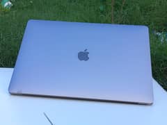 macbook pro 15" 2018 core i7 16gb 512gb 4gb graphic