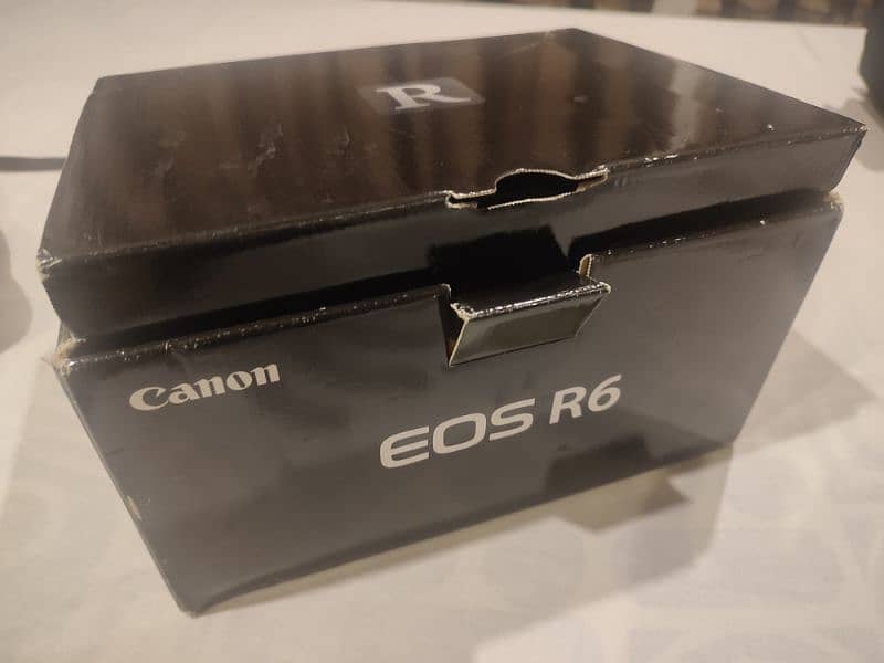 Canon R6 with Original Box (Almost New) 4