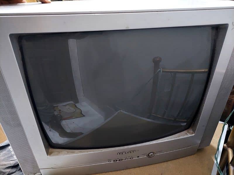 Samsung 20-Inch ORIGINAL Colour Television 2