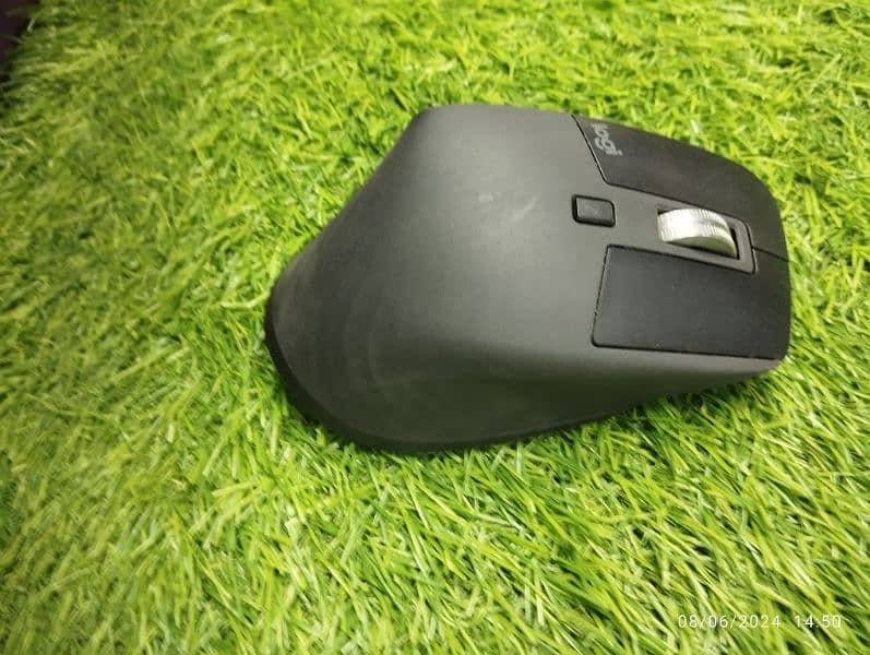 Logitech mx master 3 Bluetooth wireless mouse 4