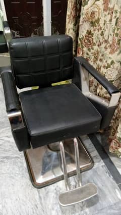 SALOON CHAIR