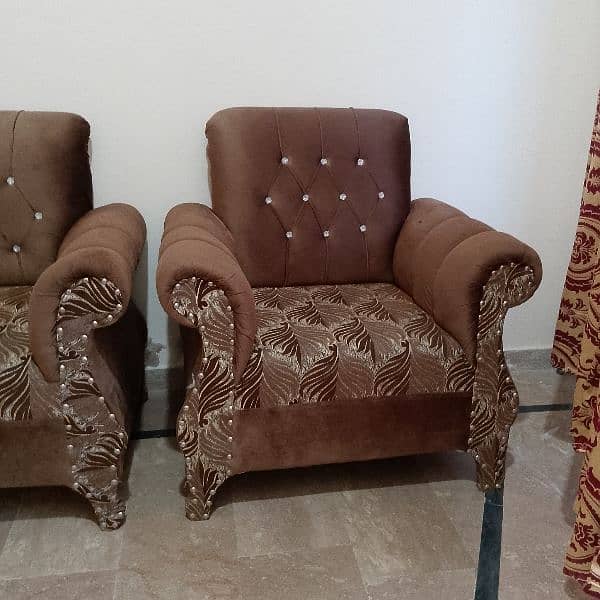 sofa set available for urgent sell price less hojye gy need money 0