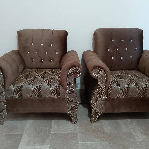 sofa set available for urgent sell price less hojye gy need money 2