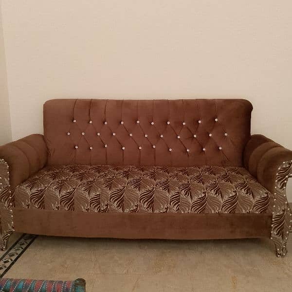 sofa set available for urgent sell price less hojye gy need money 6