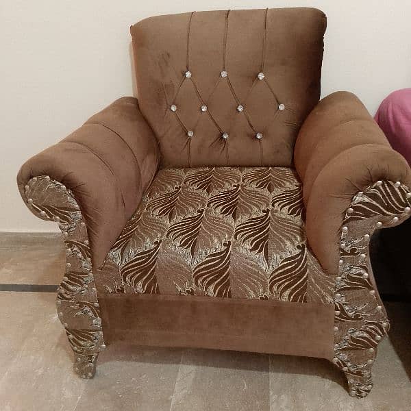 sofa set available for urgent sell price less hojye gy need money 7