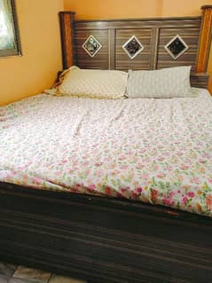 bed for sale condition normal aur mattress bhi normal hai