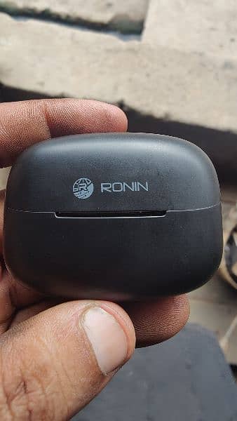 Ronin r-460 earbuds 1