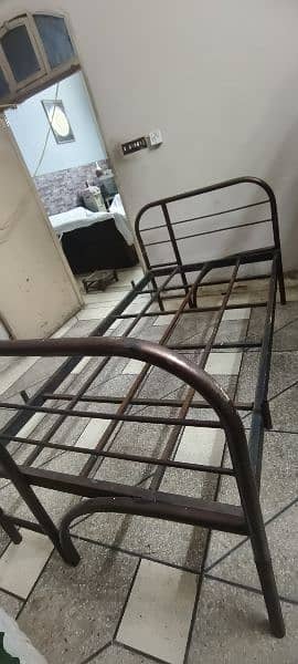 iron bed 0