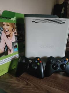 Xbox 360 with 50 games 320 gb with 2 original wireless controller