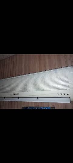 SPLIT AC AVAILABLE IN GOOD CONDITION (TL WORLD)