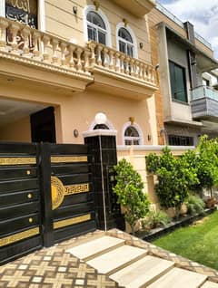 10 MARLA HOT LOCATION HOUSE AVAILABLE FOR SALE IN LDA AVENUE BLOCK J