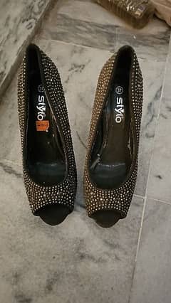 STYLO BLACK HEELS | NEGOTIABLE PRICE