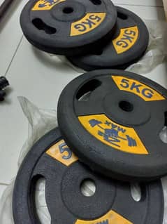 weight plates of 5 kg and 8 kg with dumbbells rods and 5 ft rode