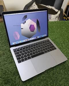 MacBook Pro 2017 i7 16GB 256GB 13'³ Retina Display very good condition