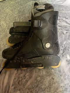 black colour skating shoes