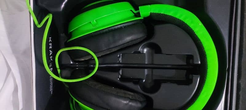 Razer Kraken Tournament Edition - Wired Gaming Headset ) Green 1