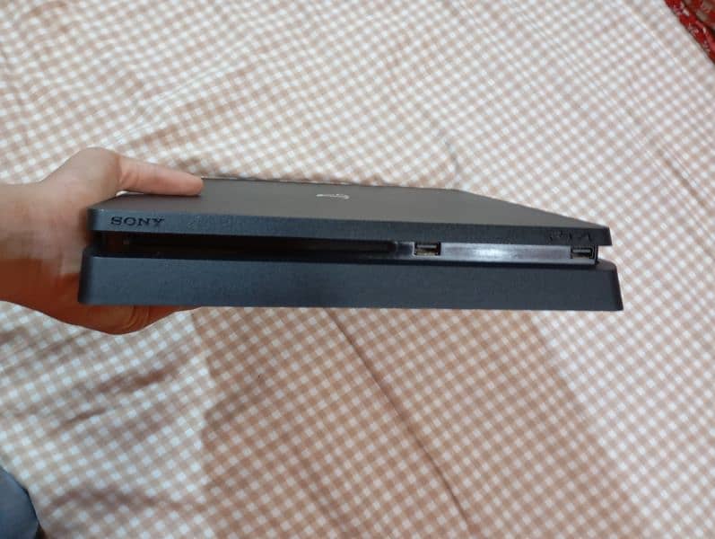 ps4 slim 500gb in mint condition 1