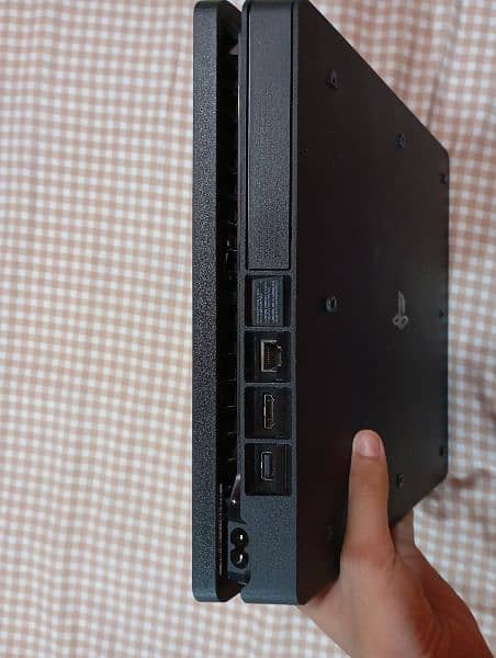 ps4 slim 500gb in mint condition 2