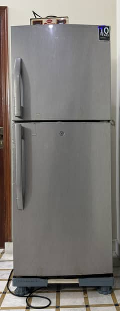 Haier Refrigerator hrf 306 medium size