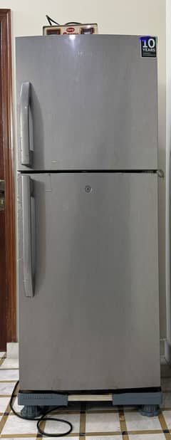 Haier Refrigerator hrf 306 medium size 0