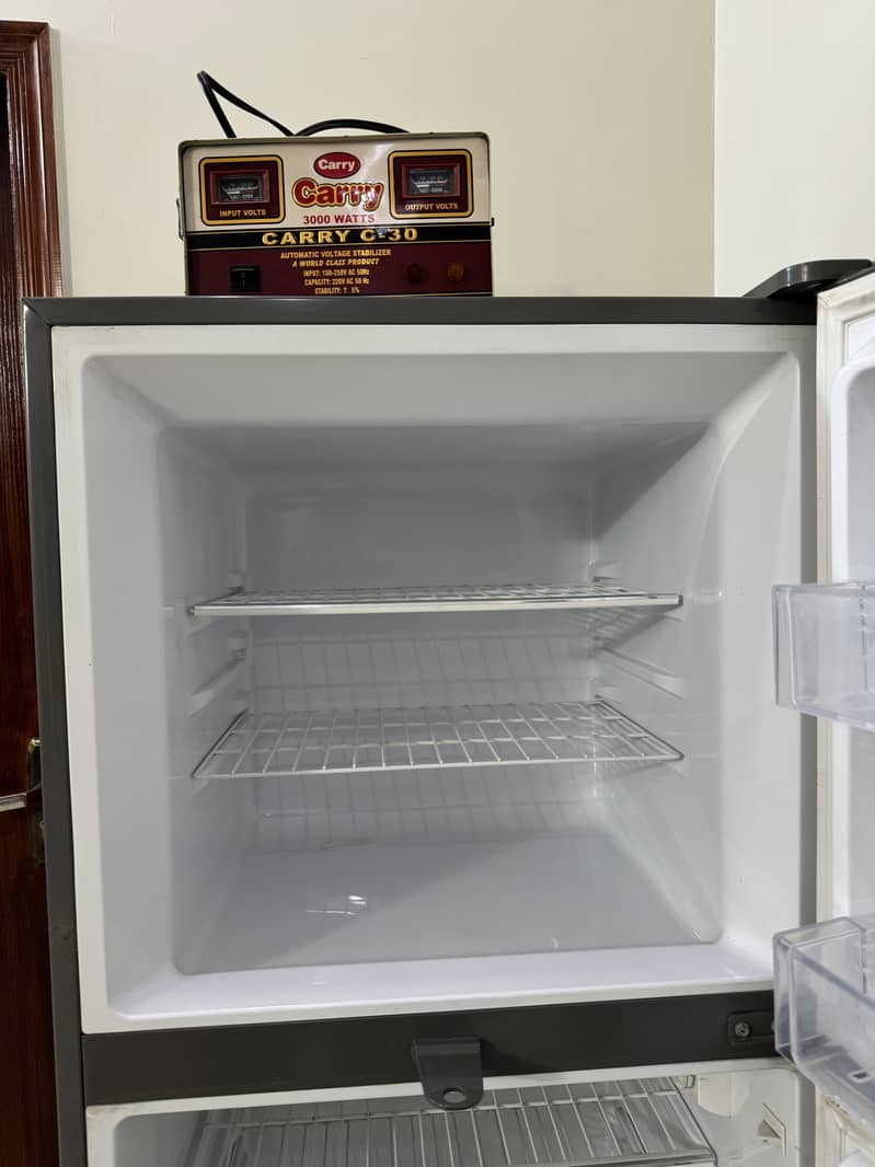 Haier Refrigerator hrf 306 medium size 4