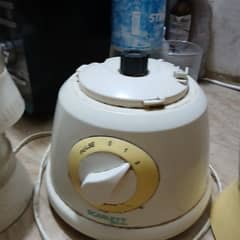 juicer machine with Blender