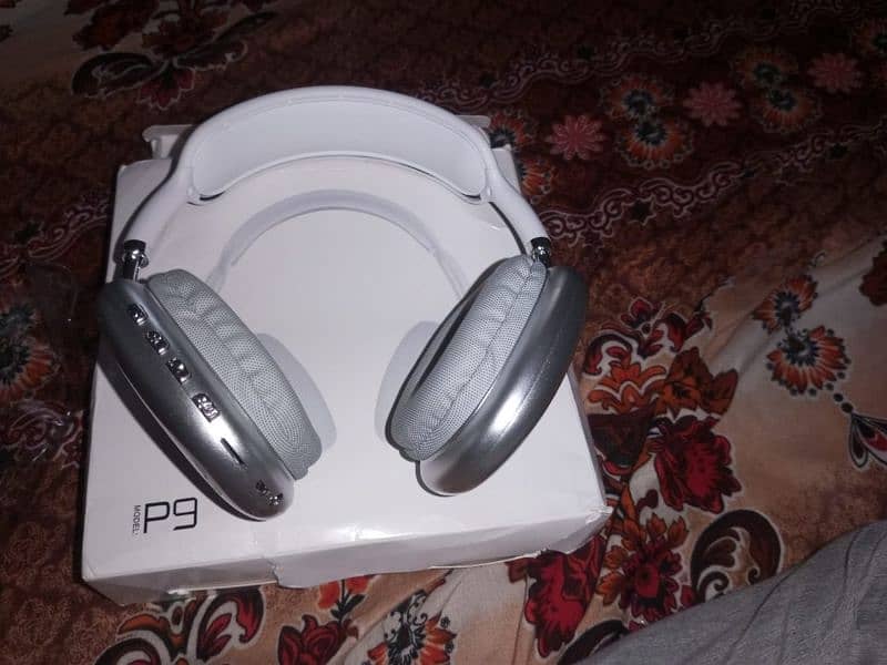 p9 headphones wireless 1