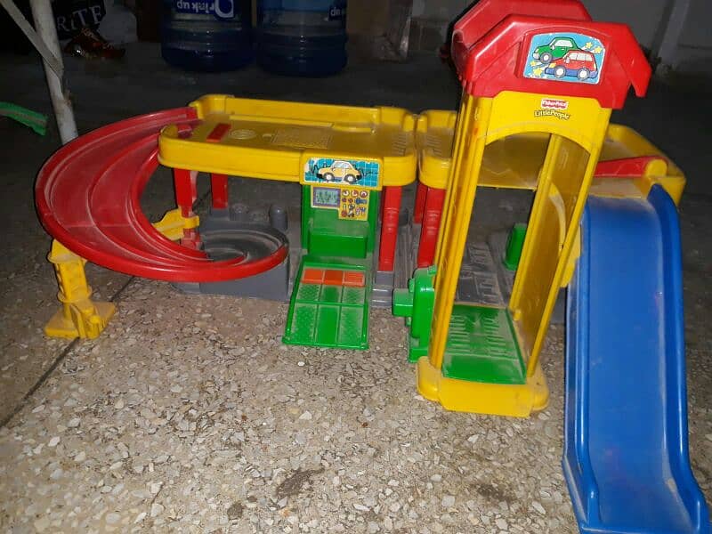 giant garage ramp playset with elevator and slide imported from Italy 11