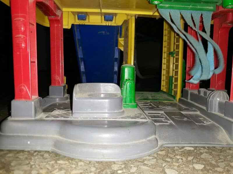 giant garage ramp playset with elevator and slide imported from Italy 14