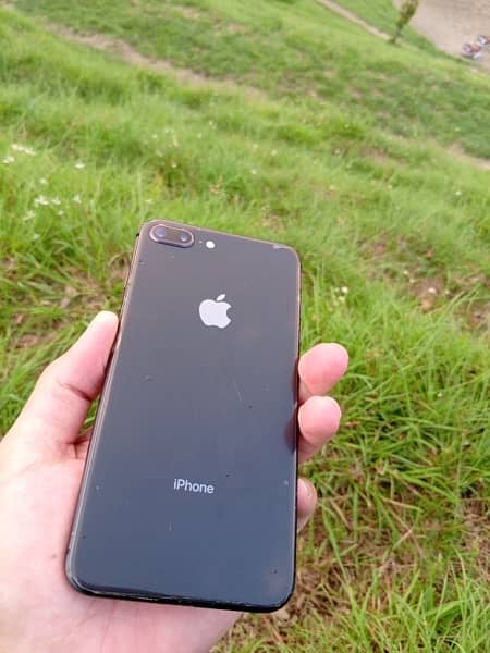 iPhone 8 Plus 2