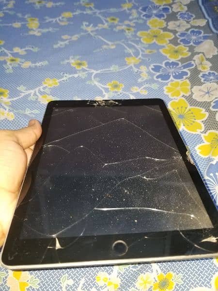 working h i pad 6th generation all ok bss glass broken hay 32 gb hay 1