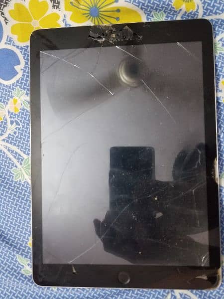 working h i pad 6th generation all ok bss glass broken hay 32 gb hay 5