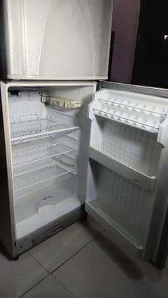 Dowlance refrigerator medium size for sale