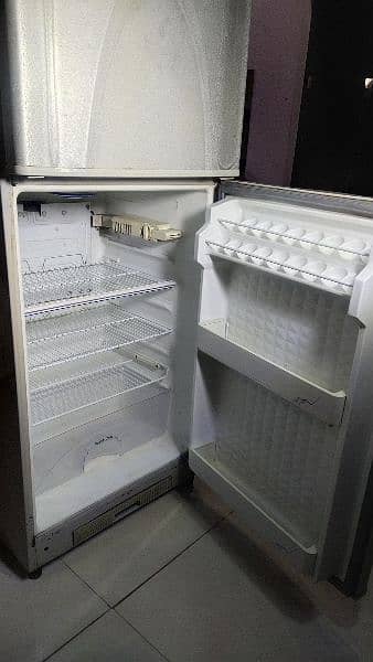 Dowlance refrigerator medium size for sale 0