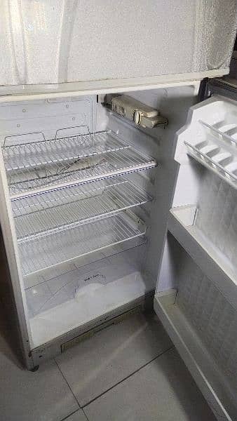 Dowlance refrigerator medium size for sale 1