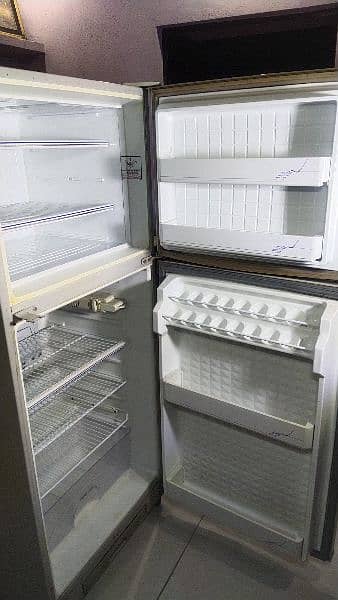 Dowlance refrigerator medium size for sale 3