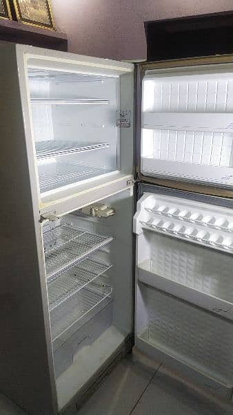 Dowlance refrigerator medium size for sale 4