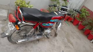 CD 70 motorcycle for sale new condition 10/10
