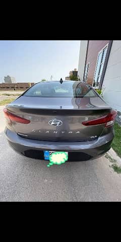 Hyundai Elantra 2022