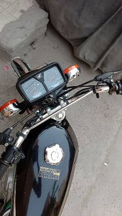 urgent sale black color honda 125cc 10/10 condition 2023 model